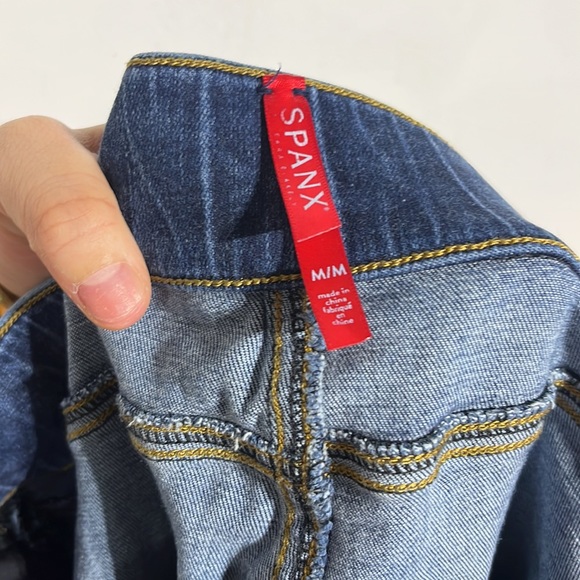 SPANX Distressed Medium Wash Denim High Rise Elastic Waist Jegging Size Medium - Picture 9 of 10